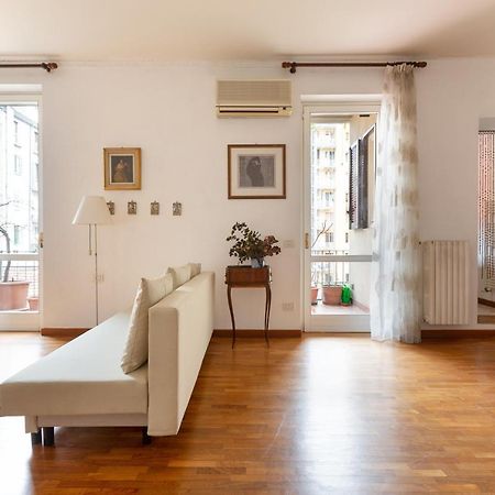 Cozy Apt With Balcony - Porta Romana District Milan Luaran gambar