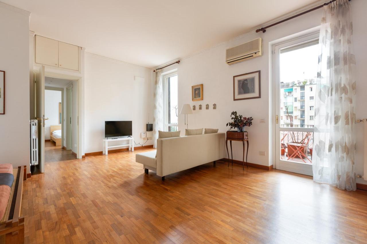 Cozy Apt With Balcony - Porta Romana District Milan Luaran gambar